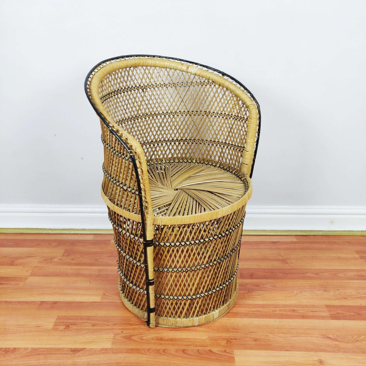 Vintage rattan deals peacock chair