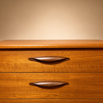 Load image into Gallery viewer, Austin Suite Chest of 4 Drawers come with 4 castors
