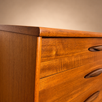Load image into Gallery viewer, Austin Suite Chest of 4 Drawers come with 4 castors

