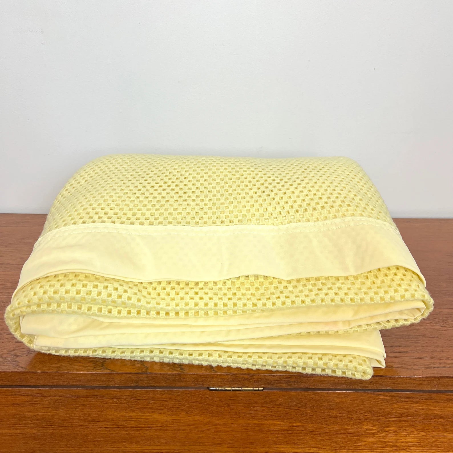 Vintage Yellow Cellular Large Blanket King size