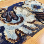 Load image into Gallery viewer, Mid Century Rug with flowers ornament at the top
